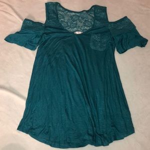 Small real cold shoulder shirt with lace top